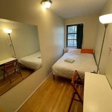Ground Floor Williamsburg Private Bedroom Near Subway